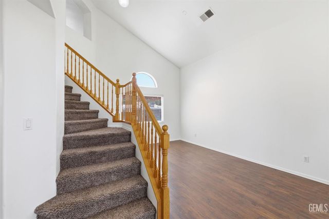 9507 W Goshen Court, Bakersfield, CA 93311