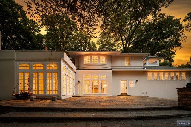 27 Pascack Road, Woodcliff Lake, NJ 07677