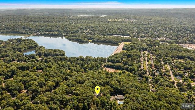 27 Pascack Road, Woodcliff Lake, NJ 07677