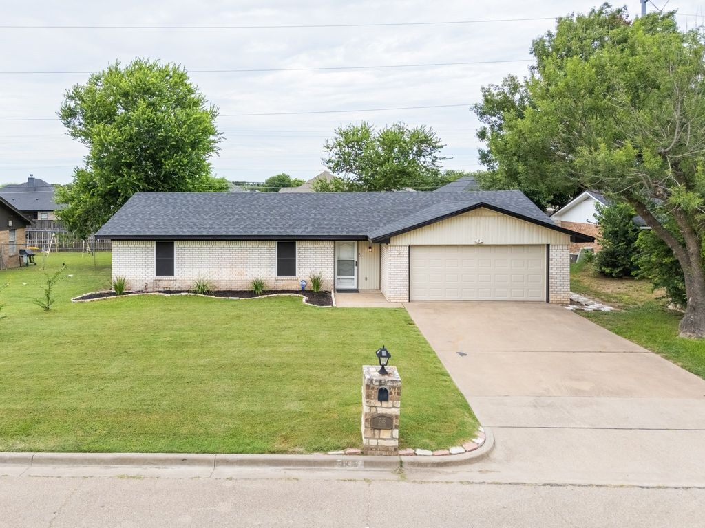 715 Post Drive, Hewitt, TX 76643