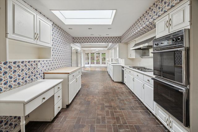 626 Rocky River Road, Houston, TX 77056