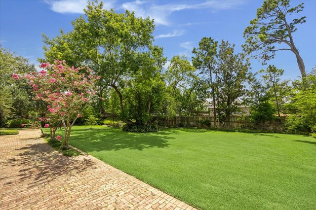 626 Rocky River Road, Houston, TX 77056