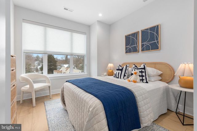 729 PARK AVE, Falls Church, VA 22046