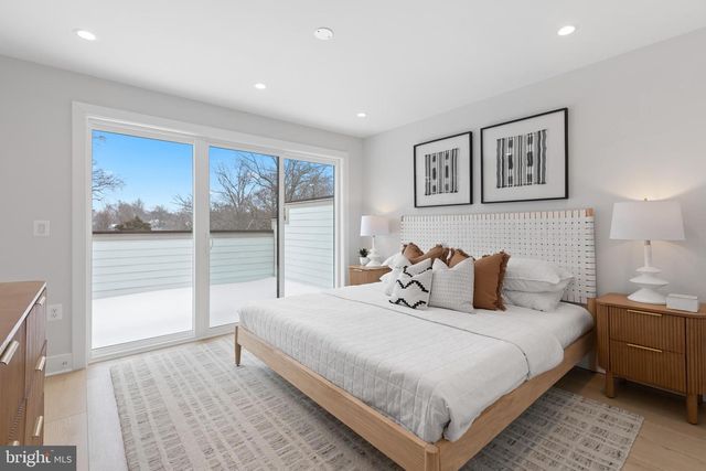 729 PARK AVE, Falls Church, VA 22046