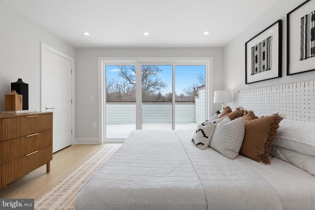 729 PARK AVE, Falls Church, VA 22046