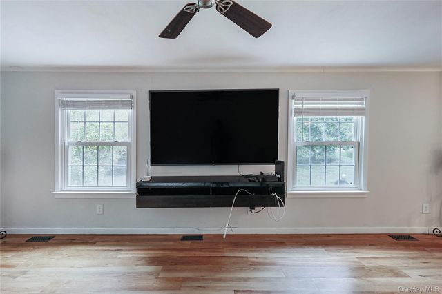 545 N Quaker Lane, Hyde Park, NY 12538