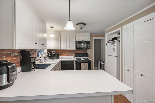 545 N Quaker Lane, Hyde Park, NY 12538
