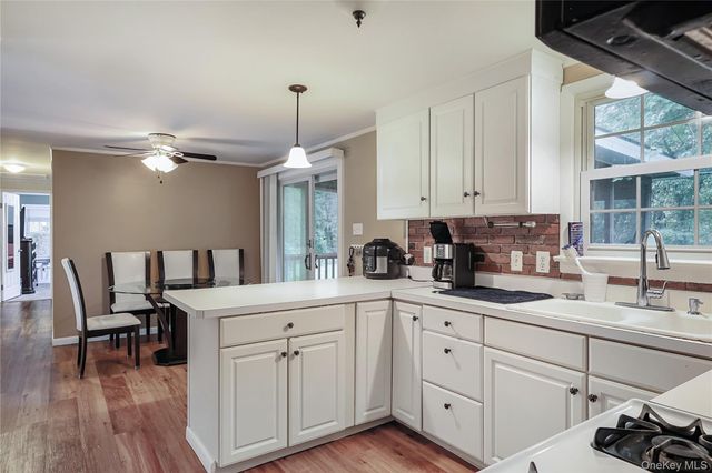545 N Quaker Lane, Hyde Park, NY 12538