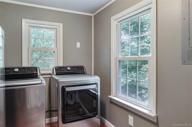 545 N Quaker Lane, Hyde Park, NY 12538