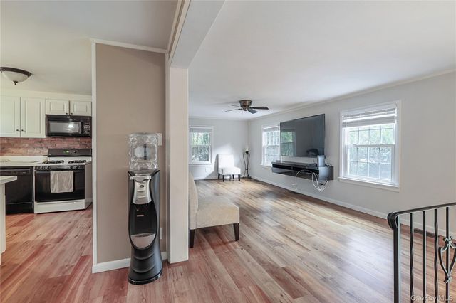 545 N Quaker Lane, Hyde Park, NY 12538
