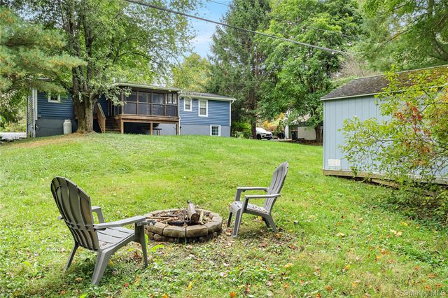 545 N Quaker Lane, Hyde Park, NY 12538