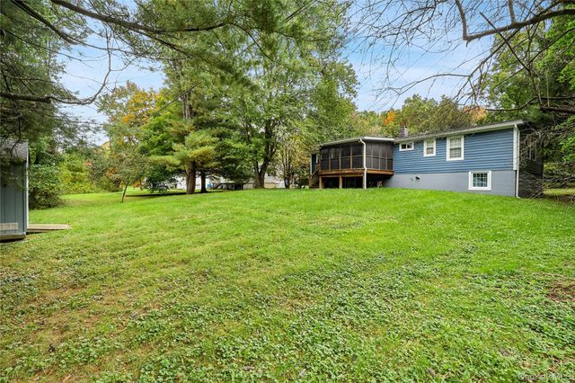 545 N Quaker Lane, Hyde Park, NY 12538