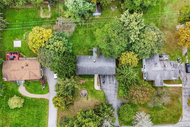 545 N Quaker Lane, Hyde Park, NY 12538