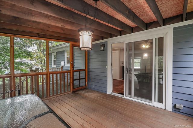 545 N Quaker Lane, Hyde Park, NY 12538