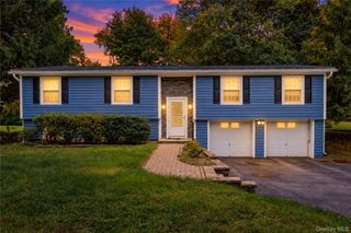 545 N Quaker Lane, Hyde Park, NY 12538