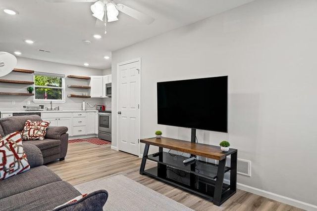 811 N SIXTH ST, Columbia, MO 65201