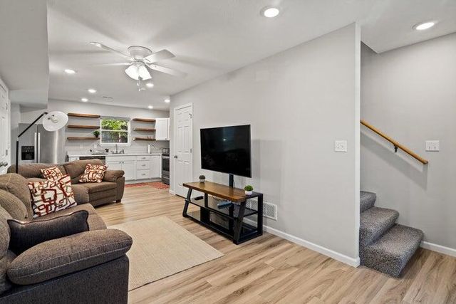 811 N SIXTH ST, Columbia, MO 65201