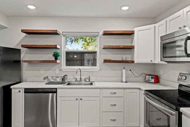 811 N SIXTH ST, Columbia, MO 65201