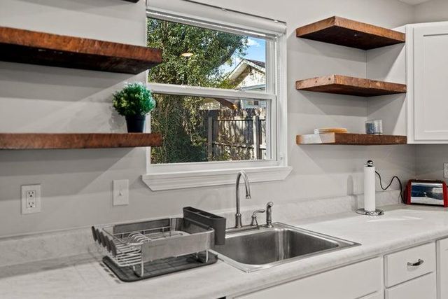 811 N SIXTH ST, Columbia, MO 65201