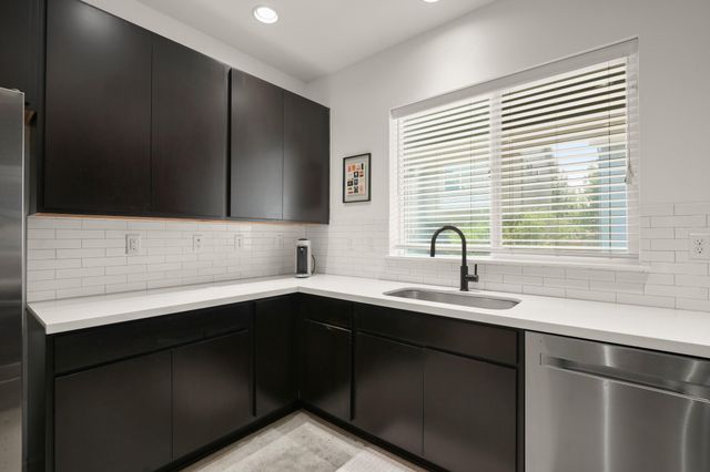 5616 S 1st ST 18, Austin, TX 78745