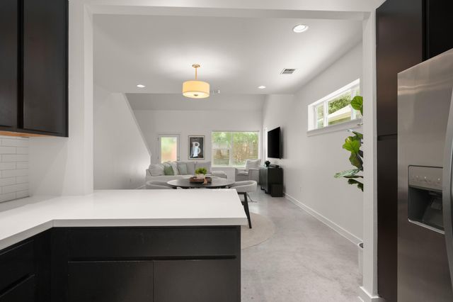 5616 S 1st ST 18, Austin, TX 78745