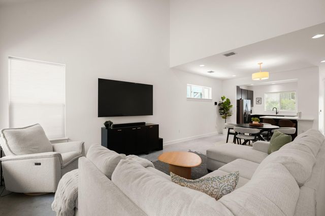 5616 S 1st ST 18, Austin, TX 78745