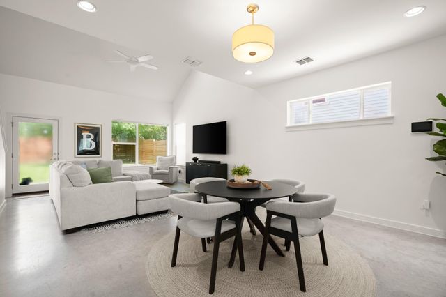 5616 S 1st ST 18, Austin, TX 78745