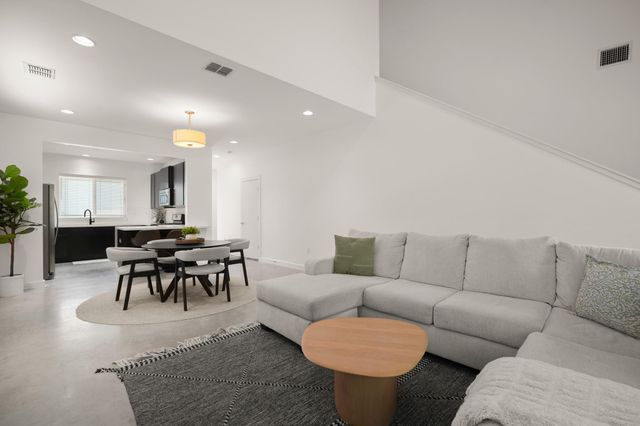 5616 S 1st ST 18, Austin, TX 78745