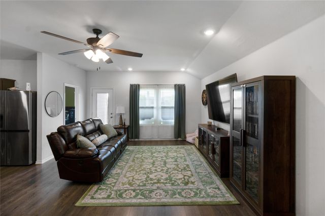 806 Twin Edge Drive, Royse City, TX 75189