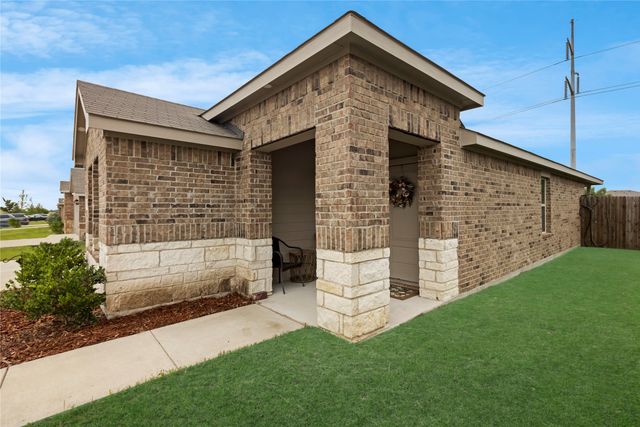 806 Twin Edge Drive, Royse City, TX 75189