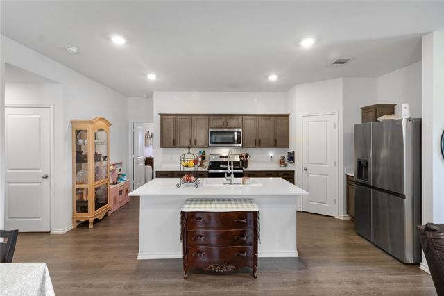 806 Twin Edge Drive, Royse City, TX 75189