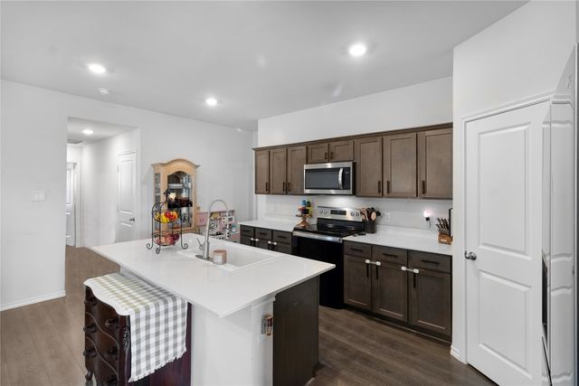 806 Twin Edge Drive, Royse City, TX 75189