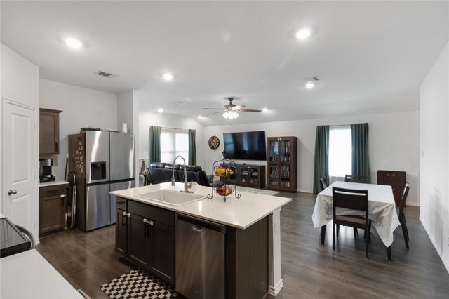 806 Twin Edge Drive, Royse City, TX 75189