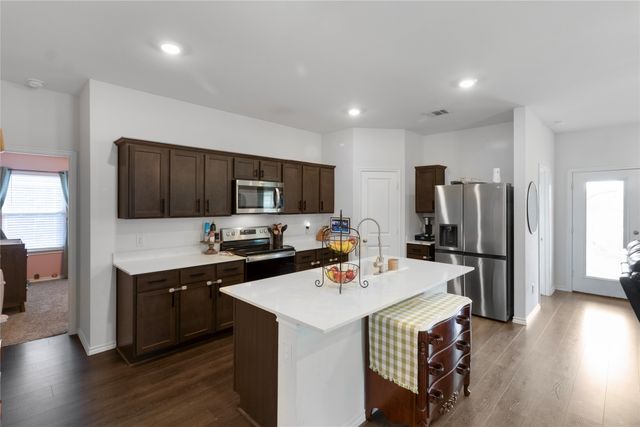 806 Twin Edge Drive, Royse City, TX 75189