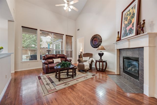 1660 Meadows Avenue, Lantana, TX 76226