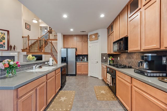 1660 Meadows Avenue, Lantana, TX 76226