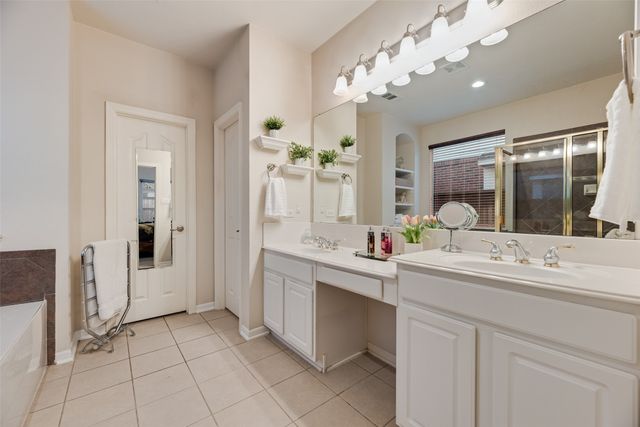 1660 Meadows Avenue, Lantana, TX 76226