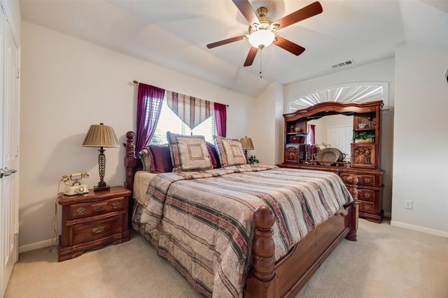 1660 Meadows Avenue, Lantana, TX 76226