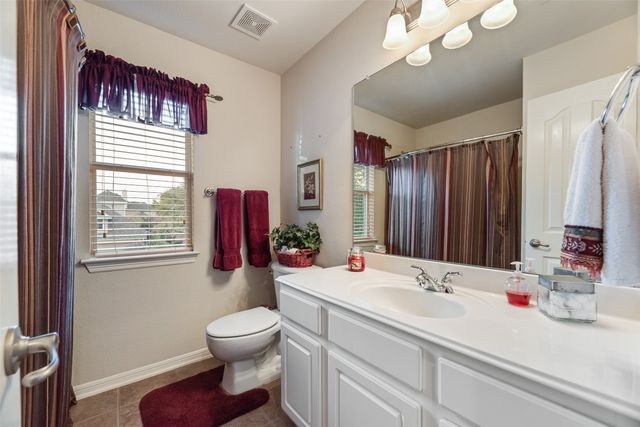 1660 Meadows Avenue, Lantana, TX 76226