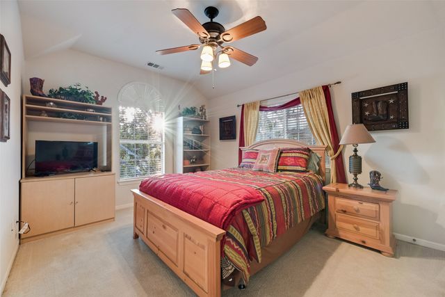 1660 Meadows Avenue, Lantana, TX 76226