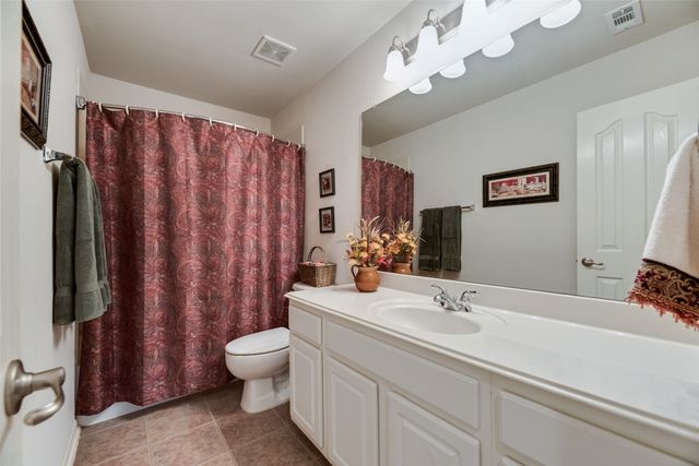 1660 Meadows Avenue, Lantana, TX 76226