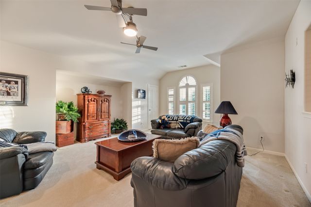 1660 Meadows Avenue, Lantana, TX 76226