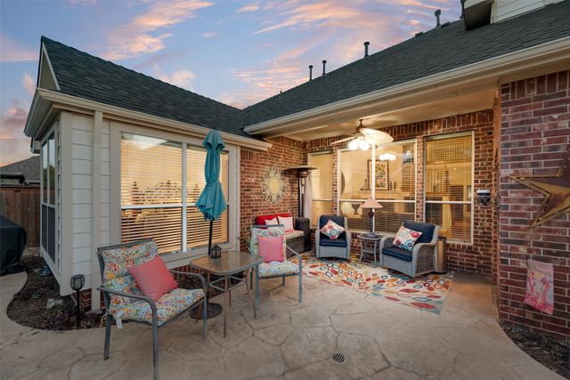 1660 Meadows Avenue, Lantana, TX 76226