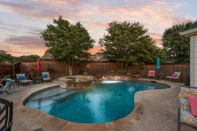 1660 Meadows Avenue, Lantana, TX 76226