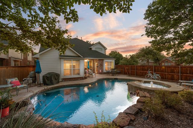 1660 Meadows Avenue, Lantana, TX 76226