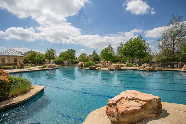 1660 Meadows Avenue, Lantana, TX 76226