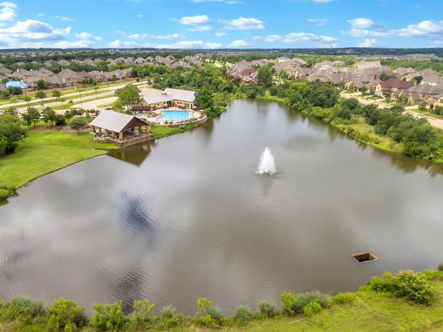 1660 Meadows Avenue, Lantana, TX 76226
