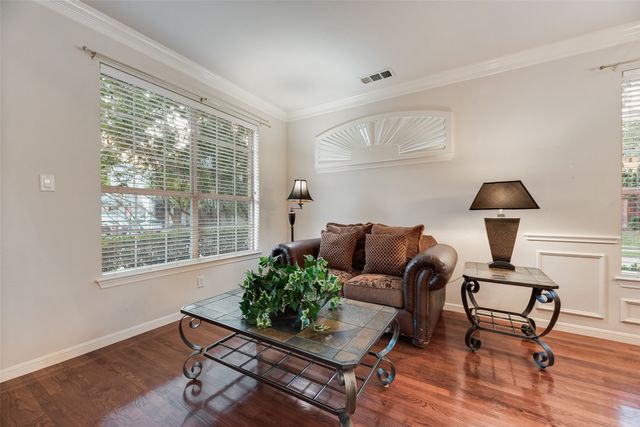 1660 Meadows Avenue, Lantana, TX 76226