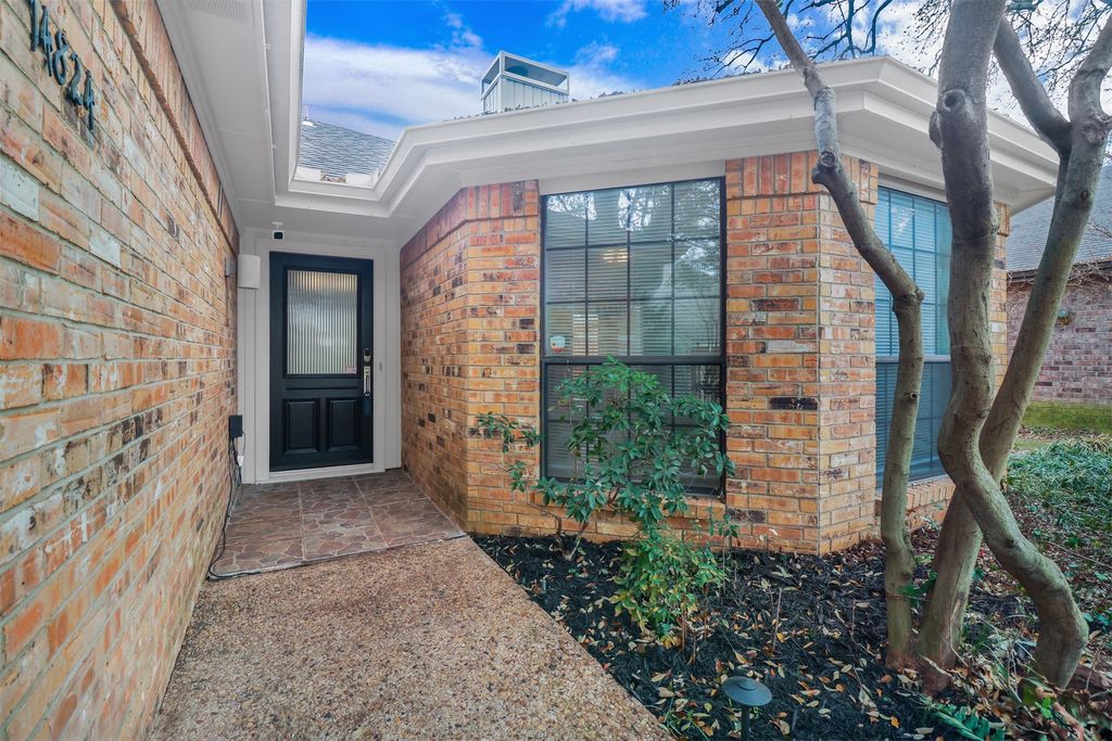 14824 Sopras Circle, Addison, TX 75001 — photo 2