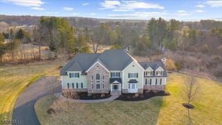 4 Steinbeck Ct, Alexandria Twp., NJ 08848